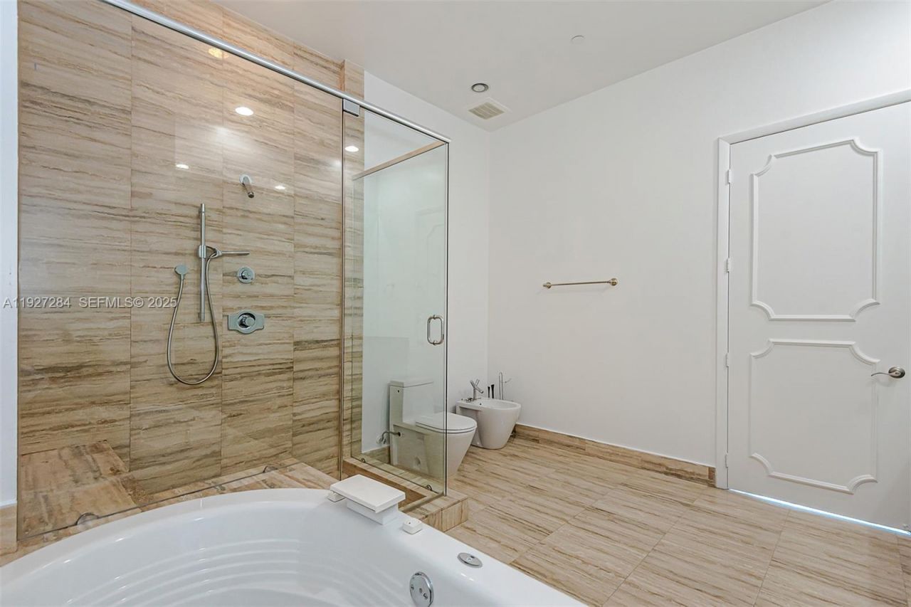 15901 Collins Ave, Unit 4302, Sunny Isles Beach, FL 33160 Photo