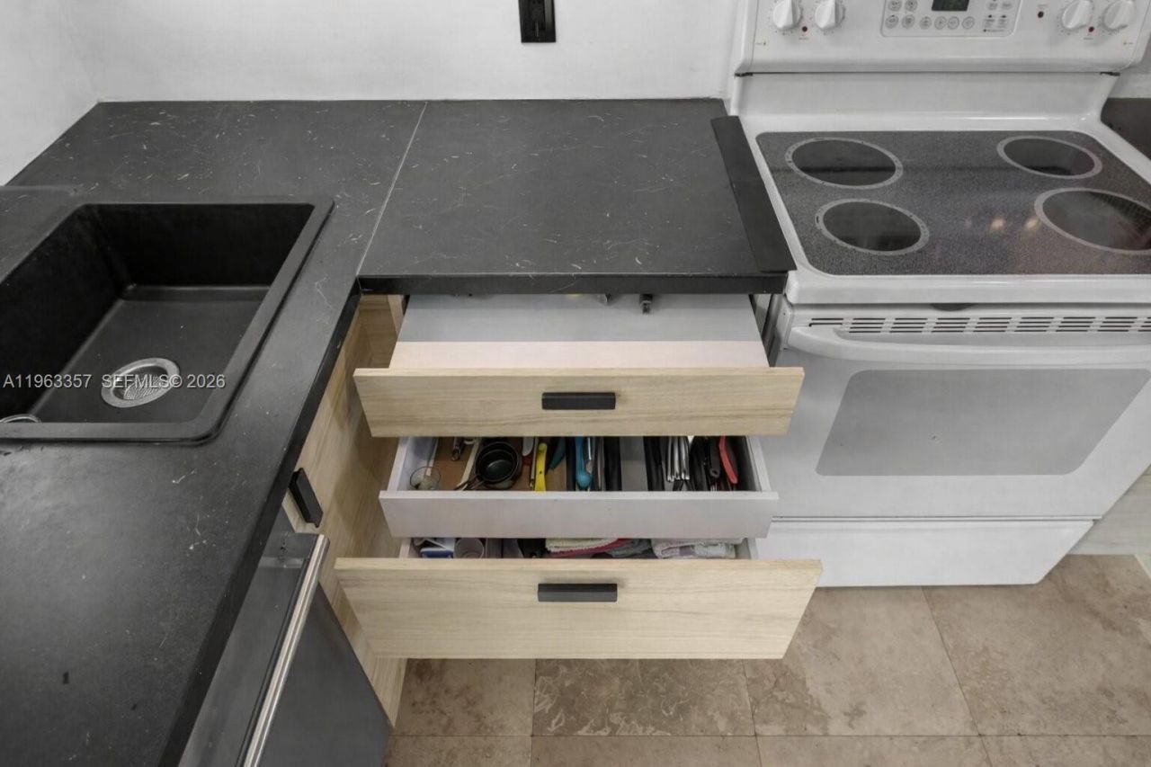 851 Meridian Ave, Unit 43, Miami Beach, FL 33139 Photo