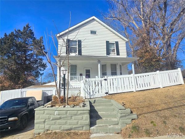 2202 Mills Avenue, Alton, IL 62002