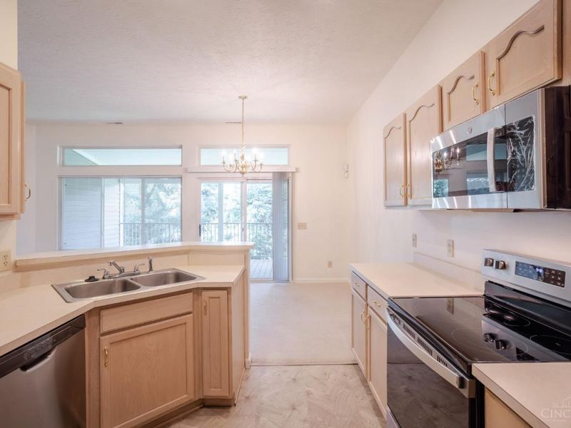 810 Southmeadow Circle, Unit 302, Cincinnati, OH 45231 Photo 12