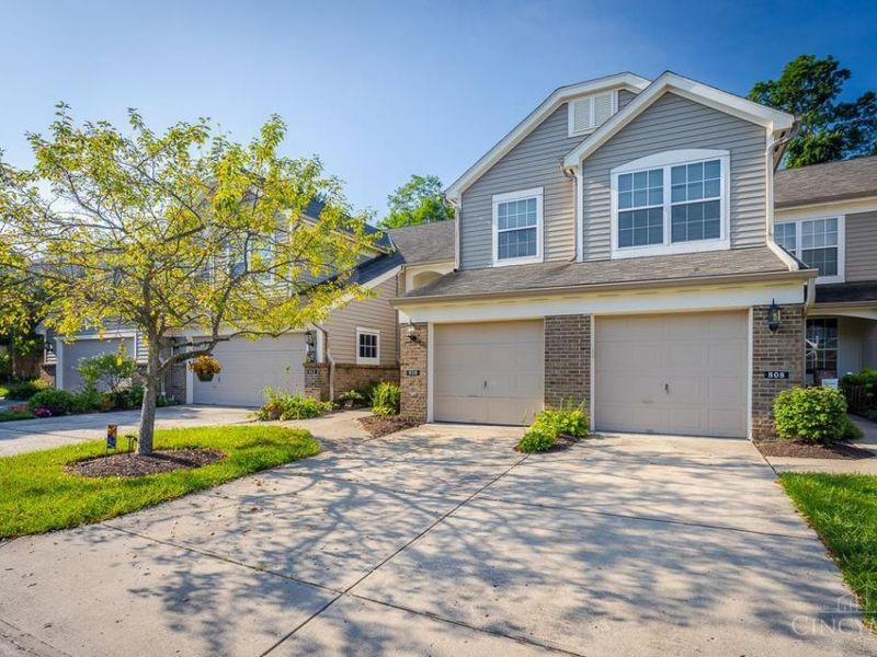 810 Southmeadow Circle, Unit 302, Cincinnati, OH 45231 Photo 2