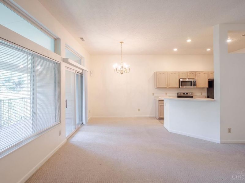 810 Southmeadow Circle, Unit 302, Cincinnati, OH 45231 Photo 9