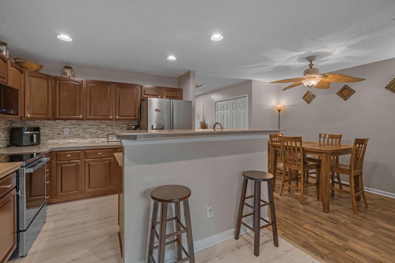 1044 Portico Loop  Photo 9