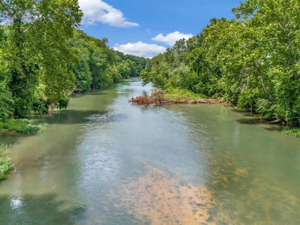 1076 Hwy 13 North , Lobelville, TN 37097