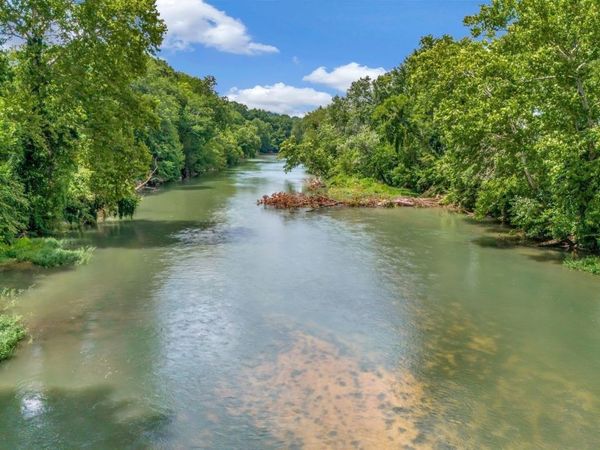 1076 Hwy 13 North , Lobelville, TN 37097