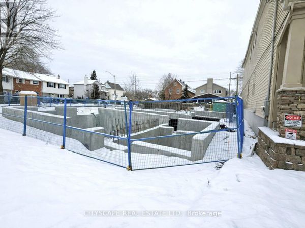 551 Edison Avenue, Ottawa, ON K2A1V5