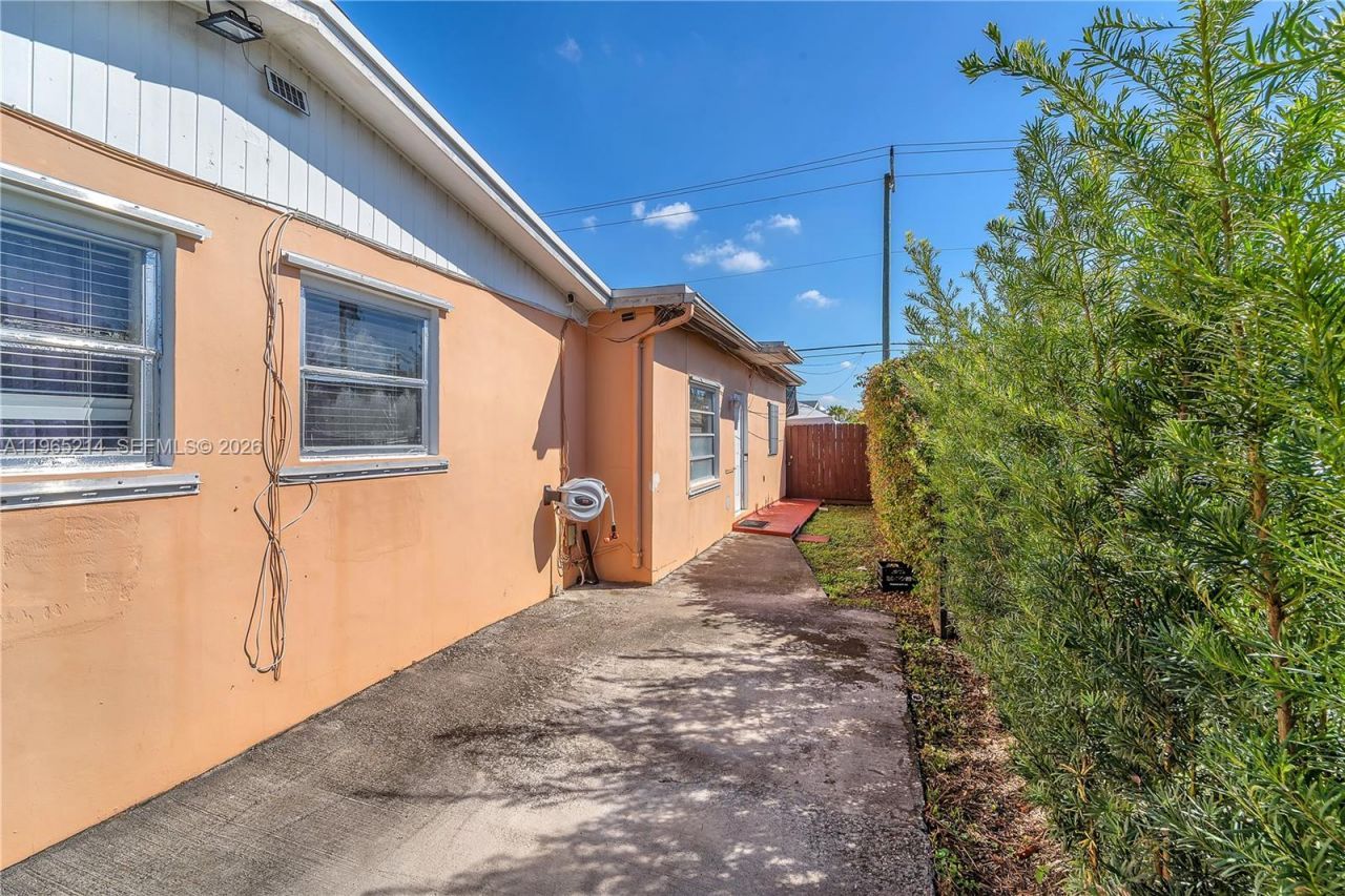 3235 SW 93rd Ct, Miami, FL 33165 Photo