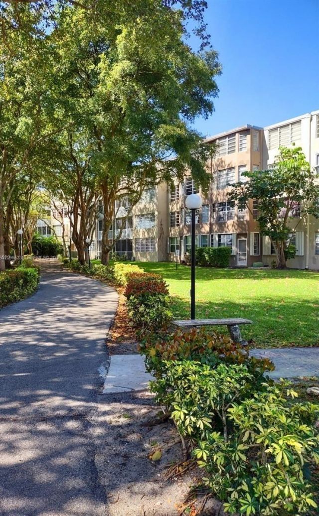 1690 NE 191st St , Unit 315-1, Miami, FL 33179 Photo