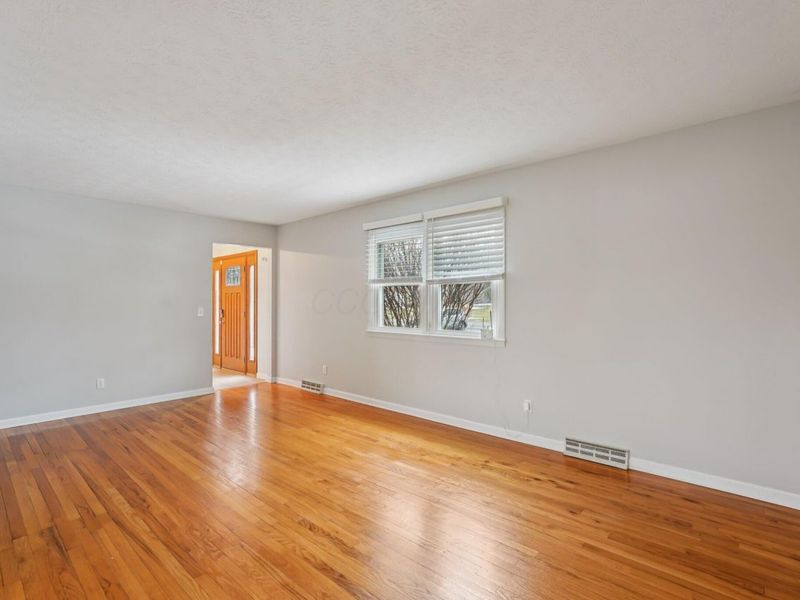 5644 Linworth Road , Columbus, OH 43235 Photo 3