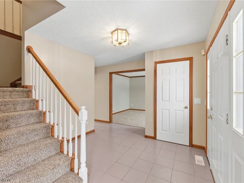 6269 Tourelle Drive, Highland Heights, OH 44143 Photo 3