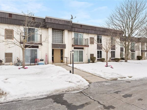 8405 N Akins Road, Unit 204, North Royalton, OH 44133