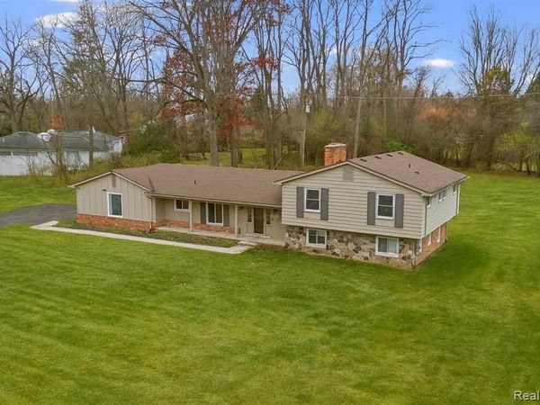 5570 FORMAN Drive, Bloomfield Twp, MI 48301