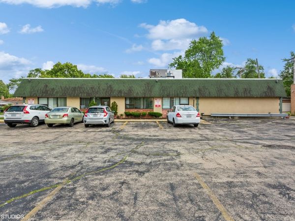 3901 Oakton Street, Skokie, IL 60076