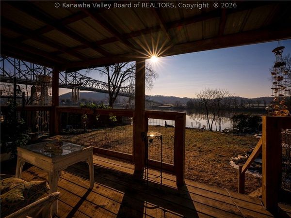 120 Whittbury Lane, Red House, WV 25168