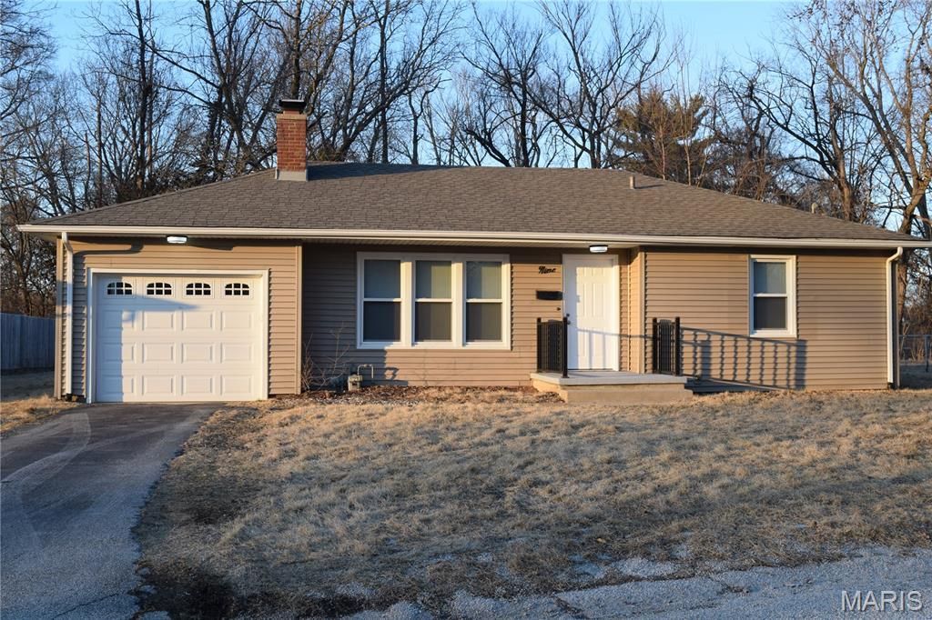 9 Dale Crest Manor, Swansea, IL 62226 Main Photo