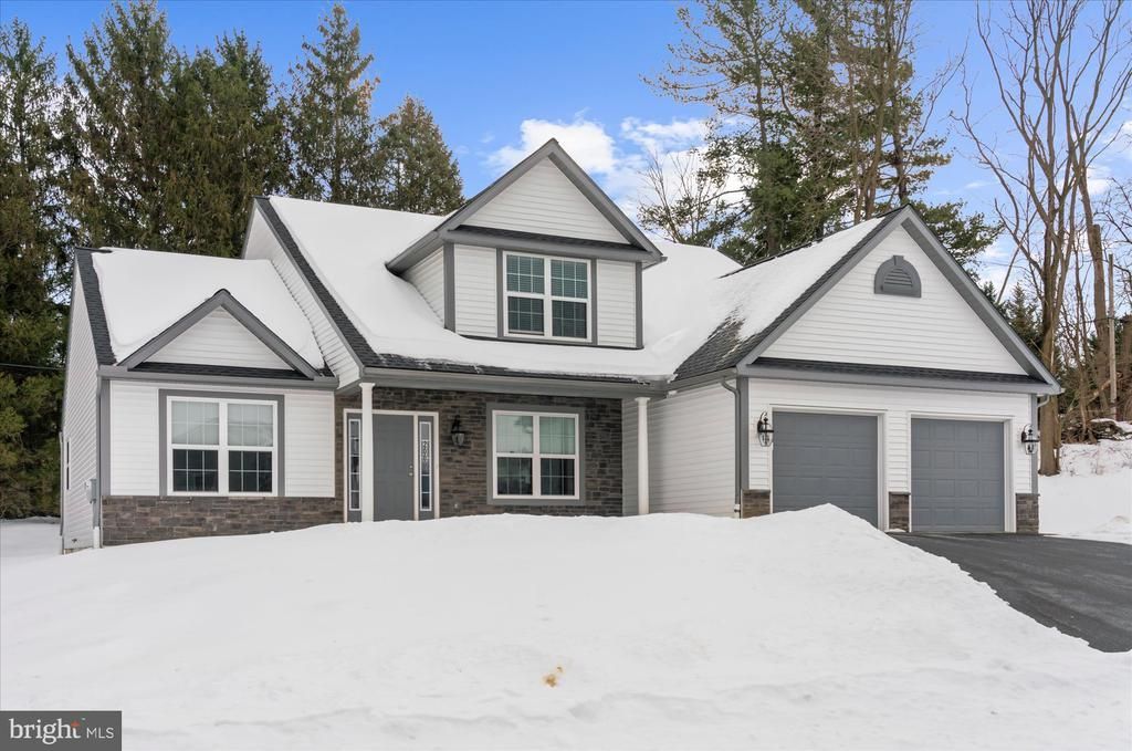 200 SIANNA CIRCLE Wernersville, PA 19565