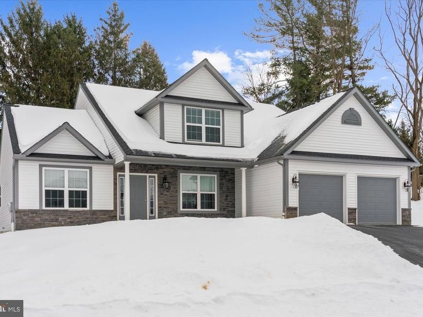 200 Sianna Circle, Wernersville, PA 19565 Main Photo