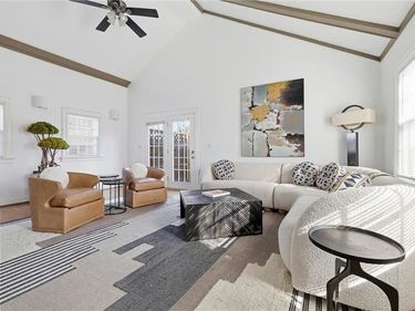 5701 Central Street, Kansas City, MO 64113