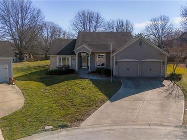 4240 SW Clipper Court, Lee's Summit, MO 64082