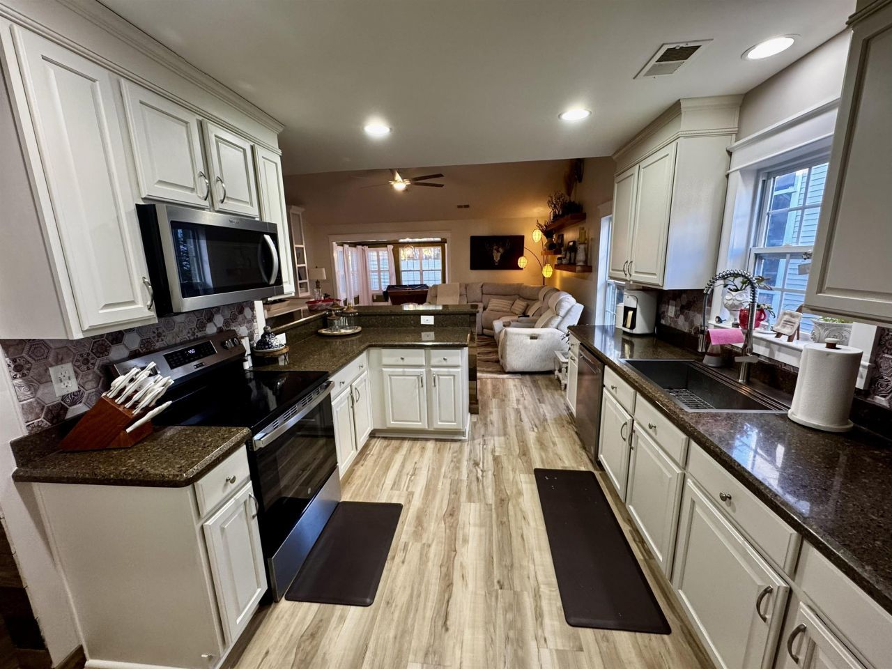 4918 Weatherwood Dr. Photo 7