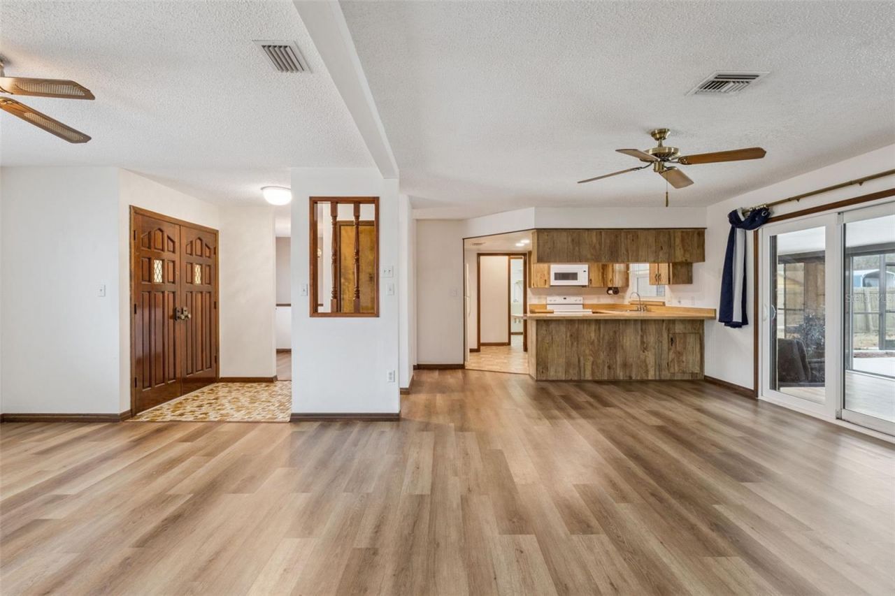 35025 Raintree Drive, Fruitland Park, FL 34731