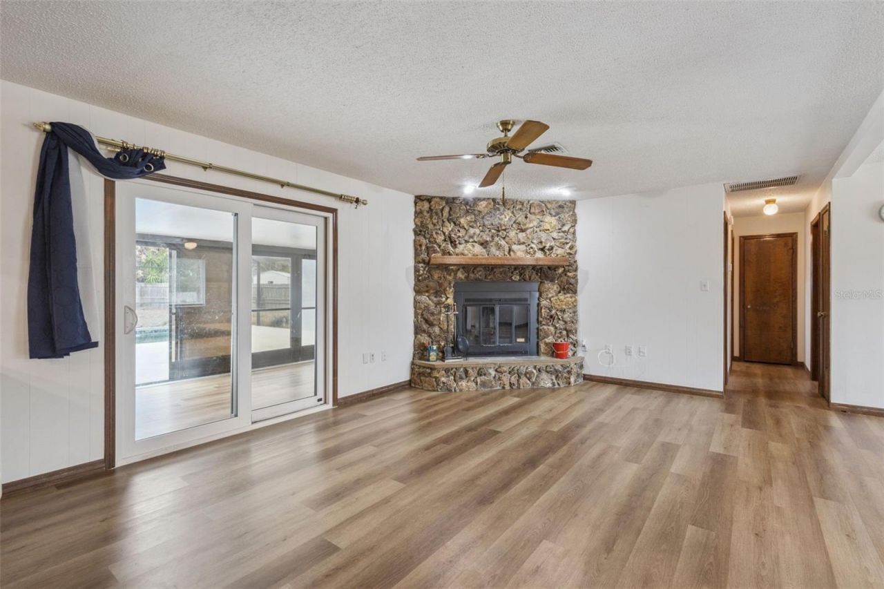 35025 Raintree Drive, Fruitland Park, FL 34731 Photo