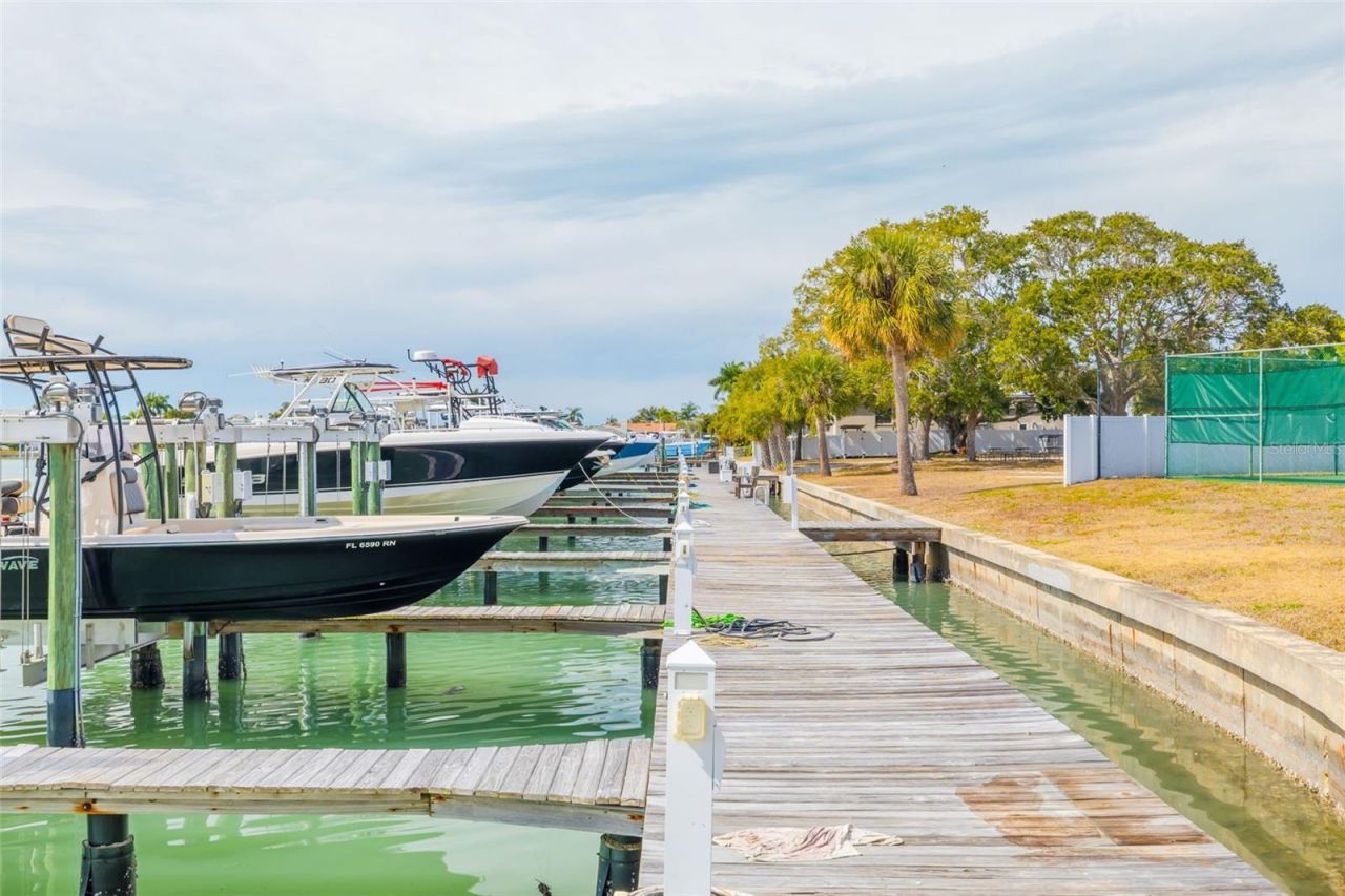 5814 Skimmer Point Boulevard S, Gulfport, FL 33707 Photo