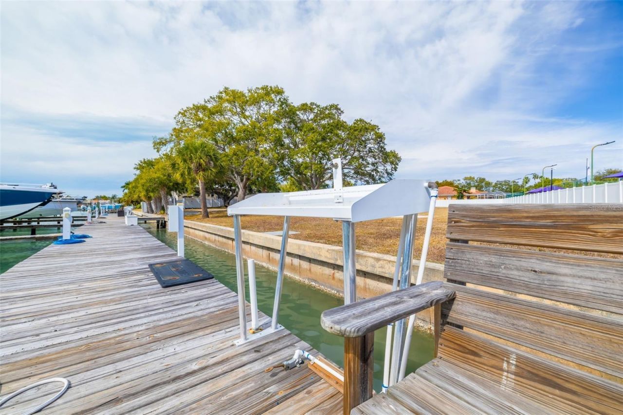 5814 Skimmer Point Boulevard S, Gulfport, FL 33707 Photo