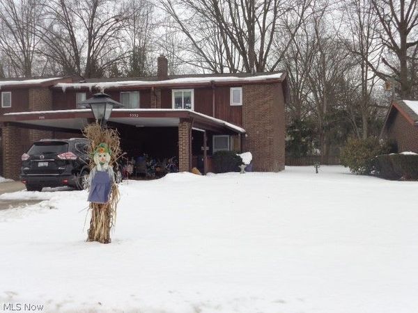 9552 Fernwood Drive, Olmsted Falls, OH 44138