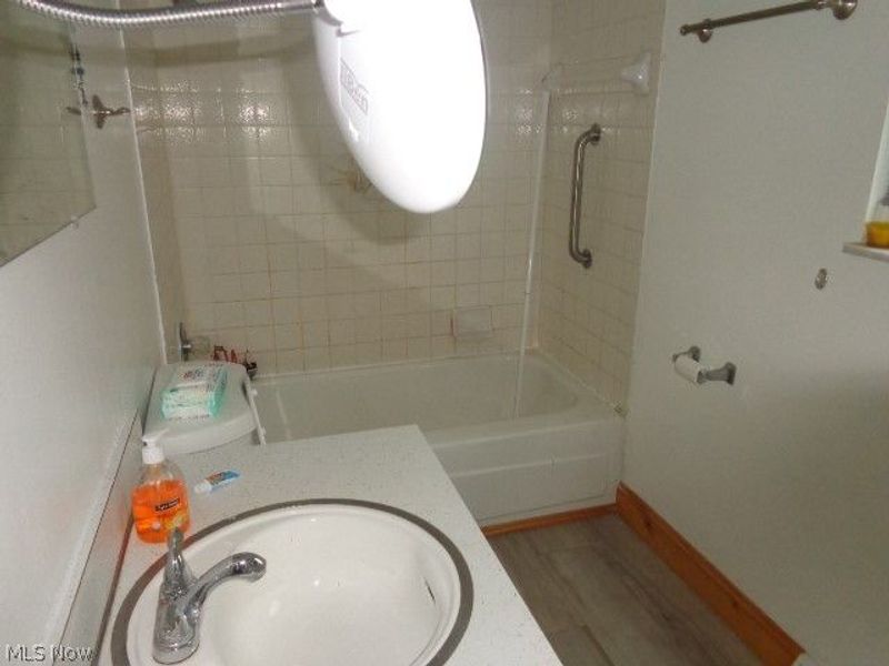 9552 Fernwood Drive, Olmsted Falls, OH 44138 Photo 12