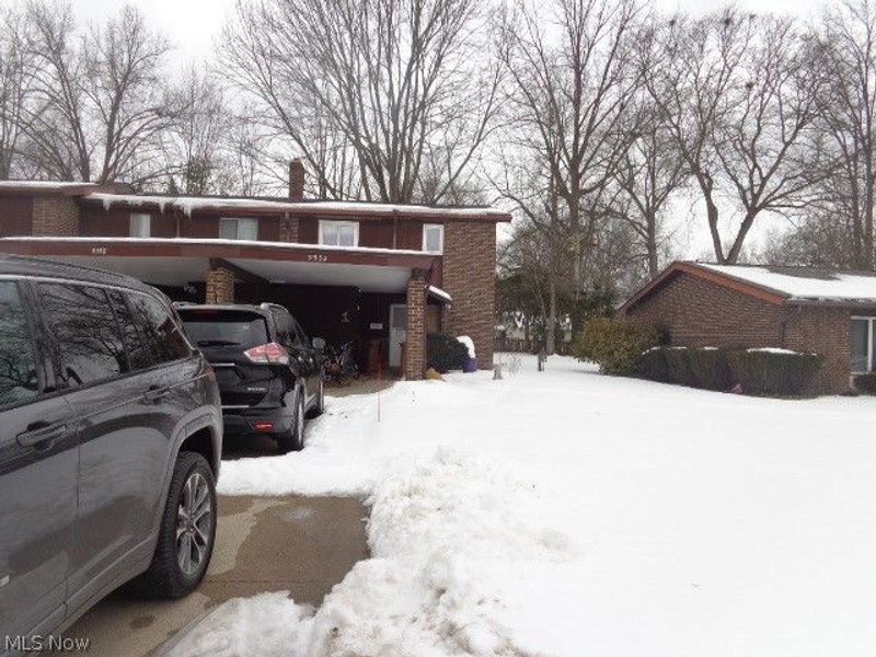 9552 Fernwood Drive, Olmsted Falls, OH 44138 Photo 2