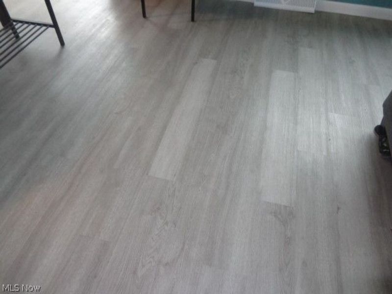 9552 Fernwood Drive, Olmsted Falls, OH 44138 Photo 4