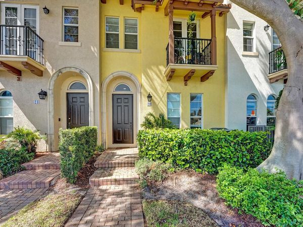 20 Via Floresta Drive, Boca Raton, FL 33487