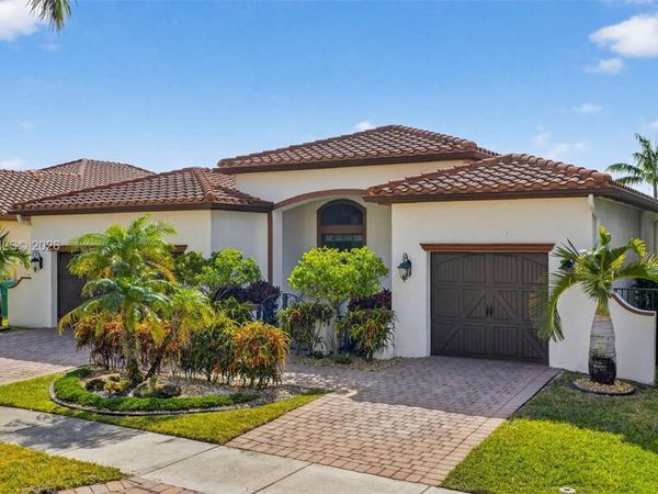 8782 NW 41st St, Cooper City, FL 33024