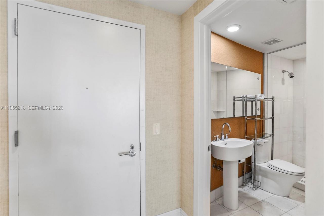 2950 NE 188th St , Unit 404, Aventura, FL 33180 Photo