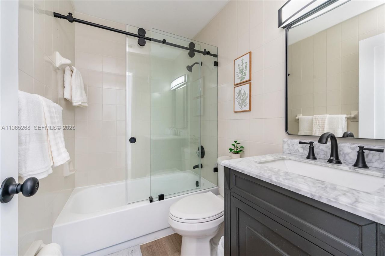 3321 NW 19th Ter , Unit B, Miami, FL 33125 Photo