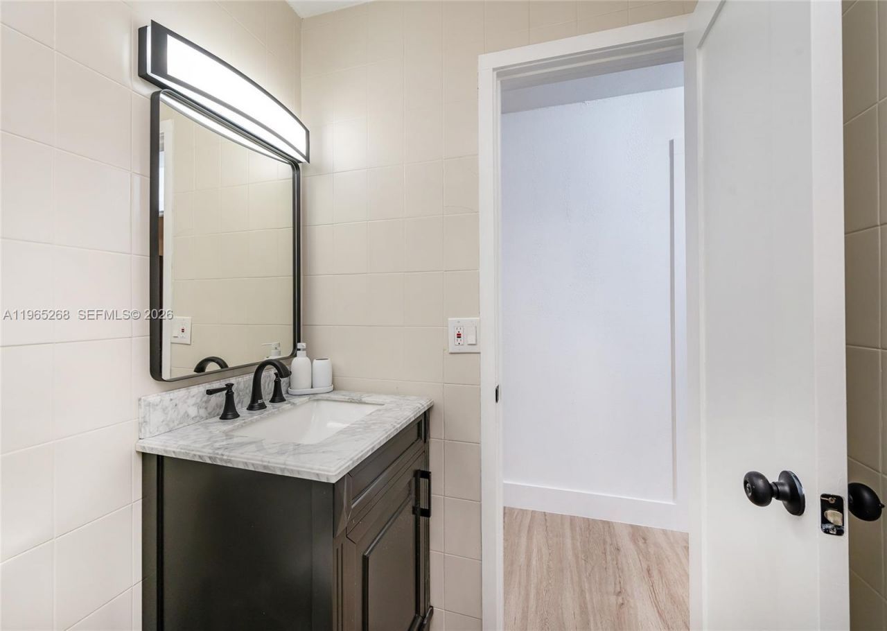 3321 NW 19th Ter , Unit B, Miami, FL 33125 Photo