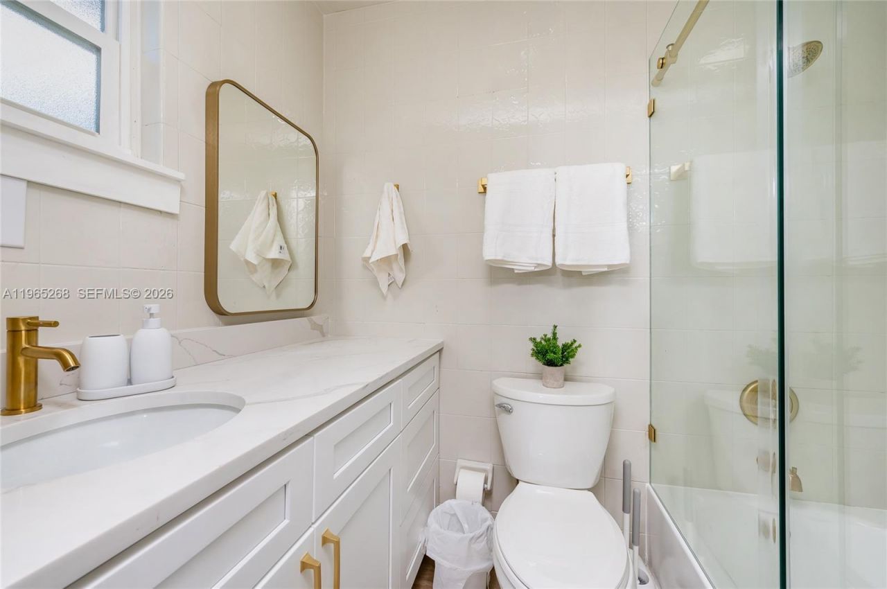 3321 NW 19th Ter , Unit B, Miami, FL 33125 Photo