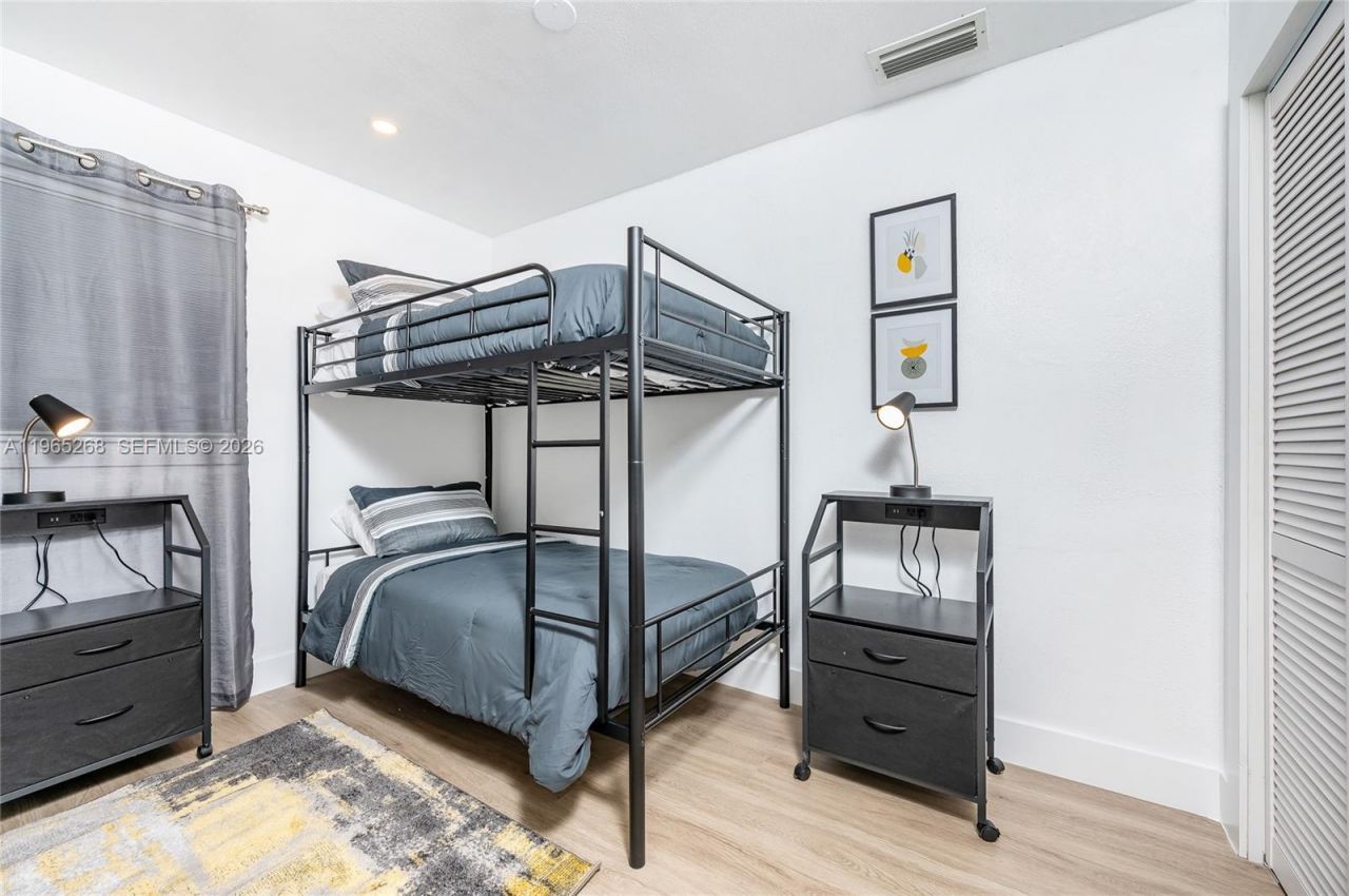 3321 NW 19th Ter , Unit B, Miami, FL 33125 Photo