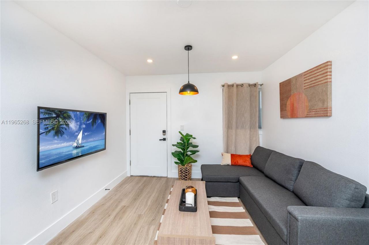 3321 NW 19th Ter , Unit B, Miami, FL 33125 Photo