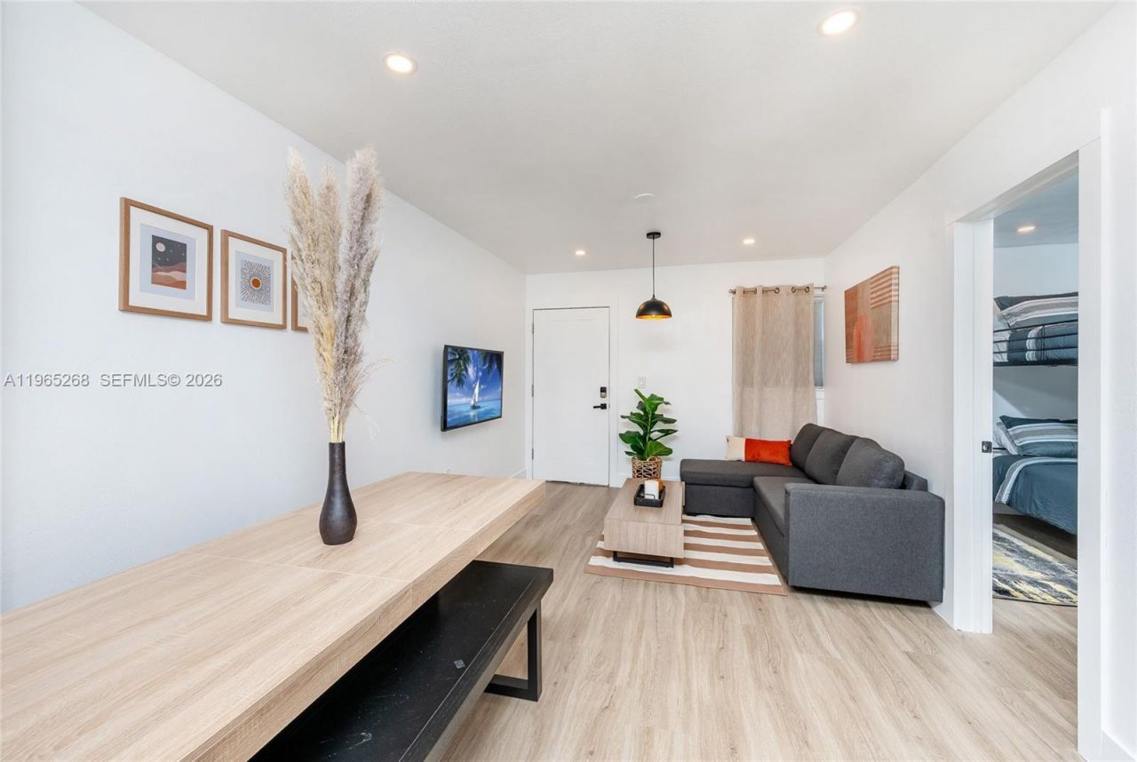 3321 NW 19th Ter , Unit B, Miami, FL 33125 Photo