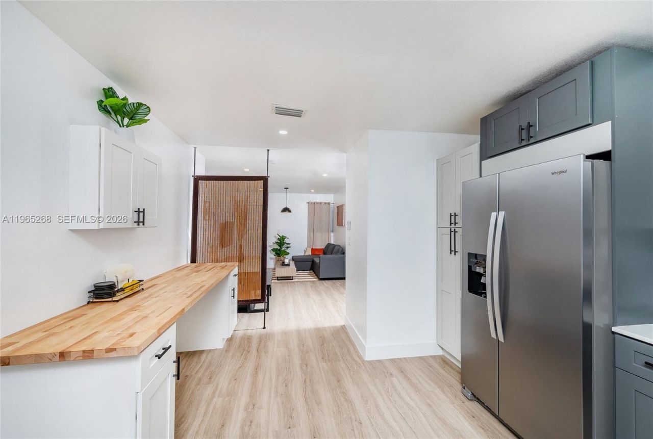 3321 NW 19th Ter , Unit B, Miami, FL 33125 Photo