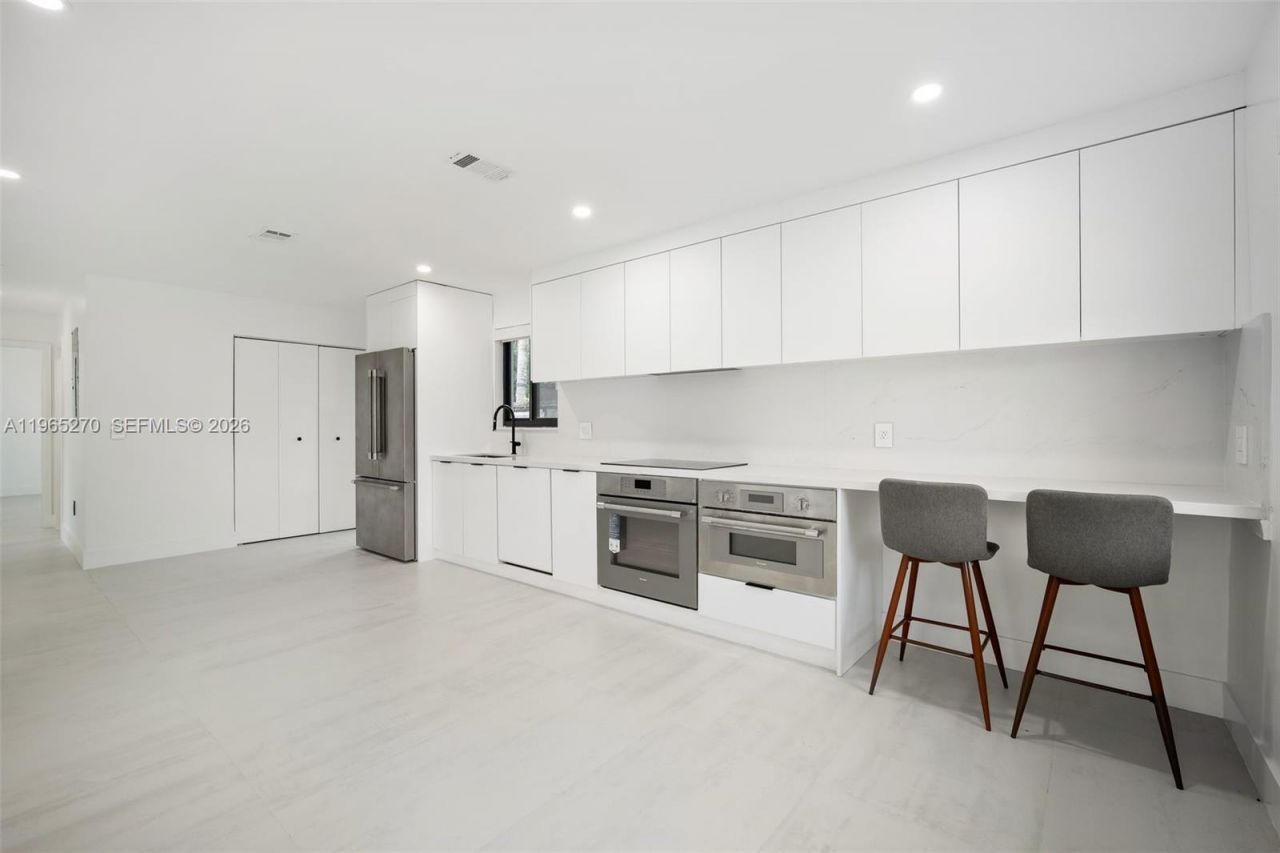 3668 SW 26th St, Miami, FL 33133 Photo