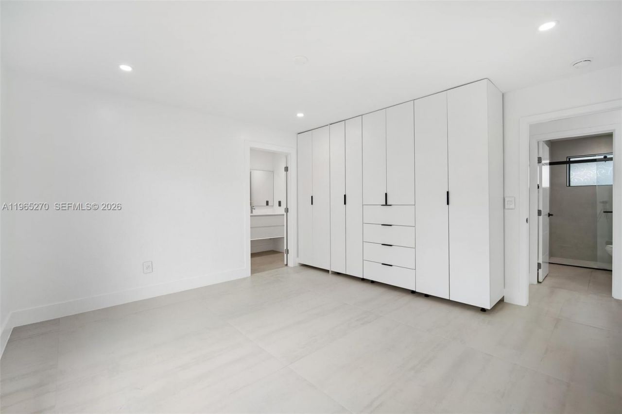 3668 SW 26th St, Miami, FL 33133 Photo