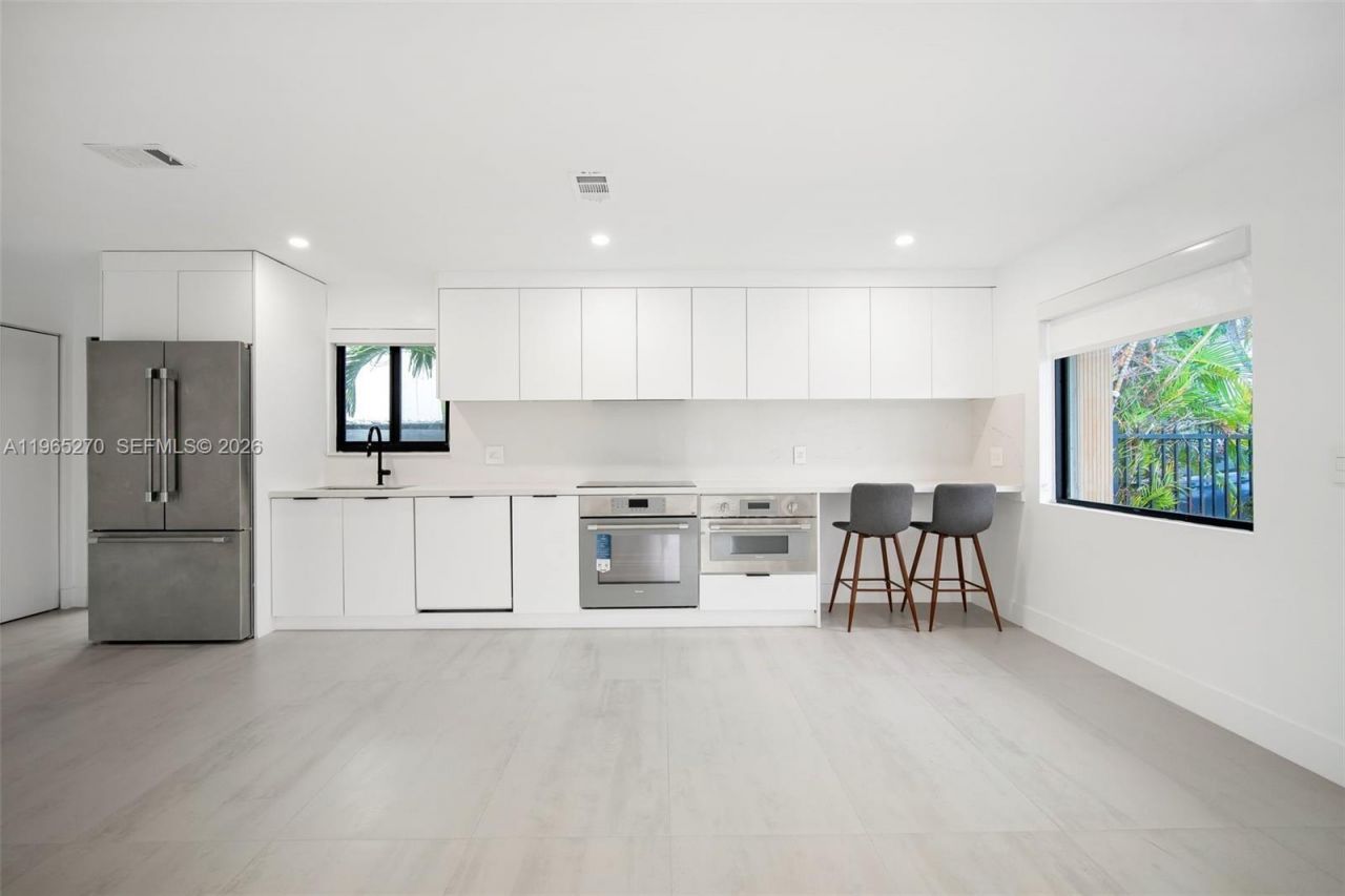 3668 SW 26th St, Miami, FL 33133 Photo