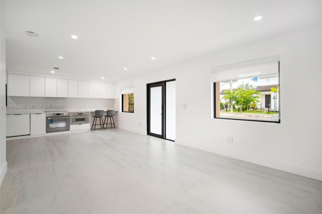 3668 SW 26th St, Miami, FL 33133 Photo