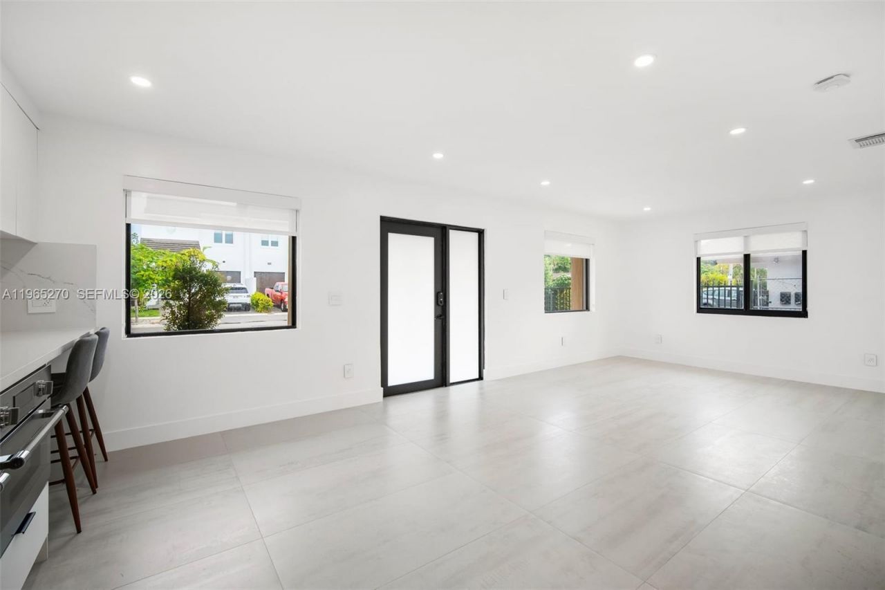 3668 SW 26th St, Miami, FL 33133 Photo