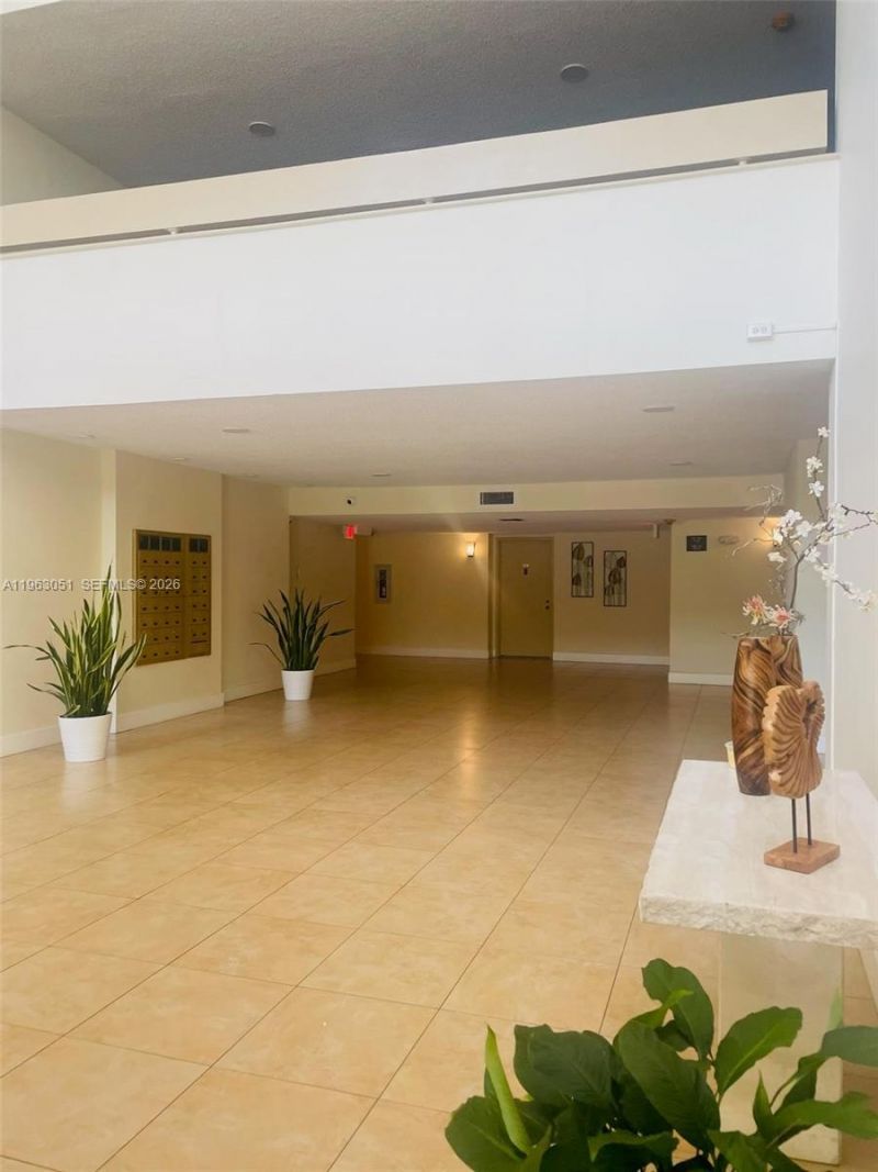 16475 Golf Club Rd, Unit 309, Weston, FL 33326 Photo