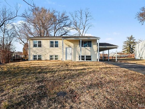 11983 Holly Brook Drive, Maryland Heights, MO 63043