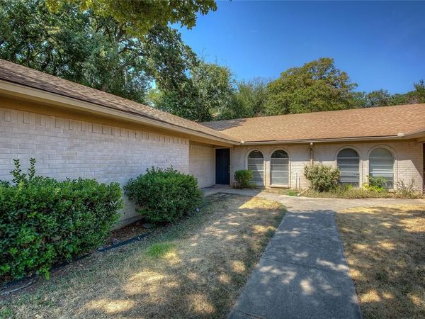 609-611 Melbourne Road , Hurst, TX 76053